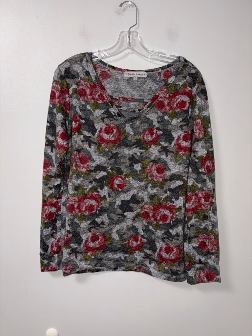 Absolutely famous gray camo rose long sleeve v‎ neck top XL Floral Boho Cozy
